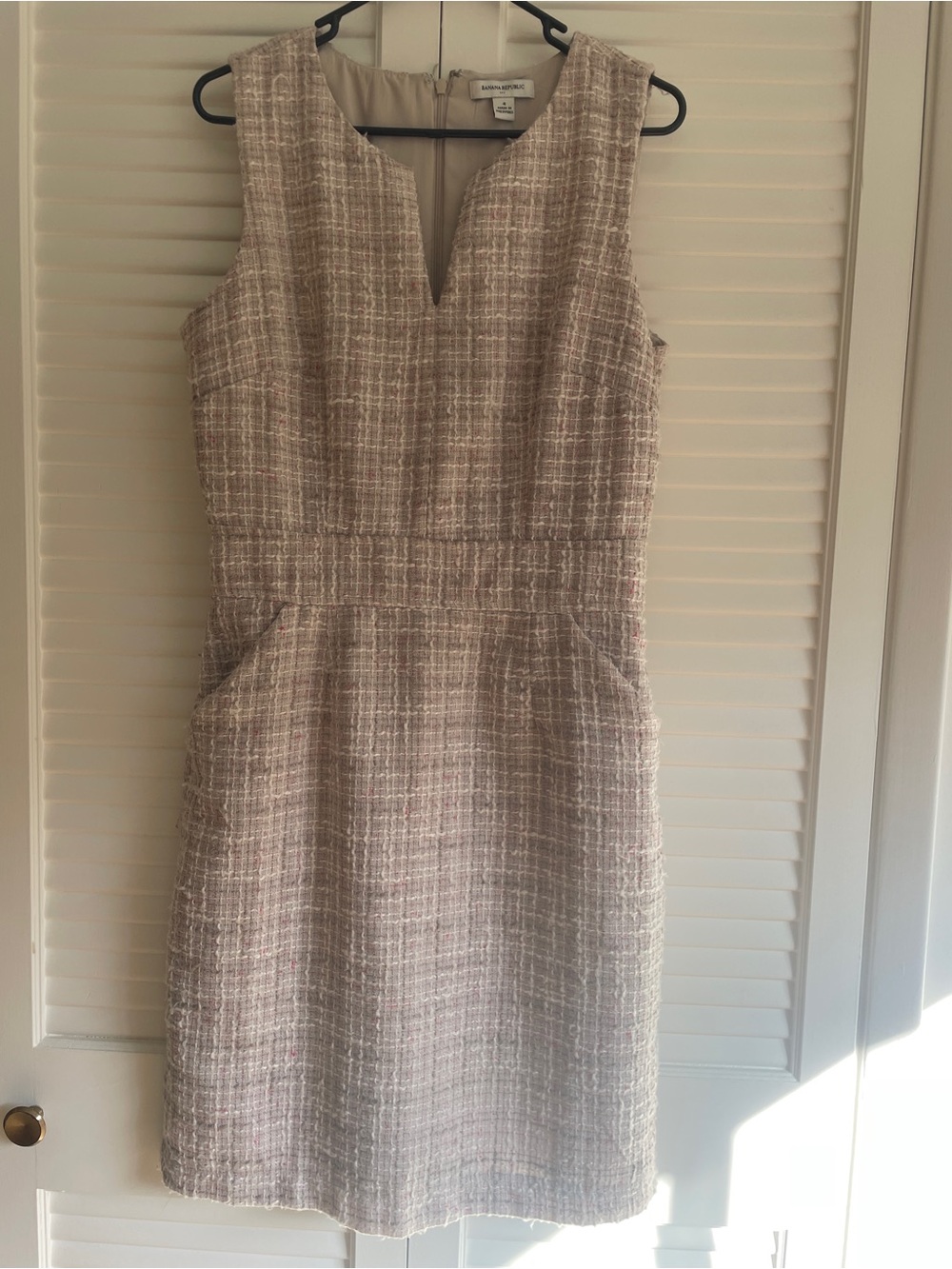 Banana Republic Women's Tweed V-Neck Sheath Dress in Beige with Pockets - Picture 2 of 7